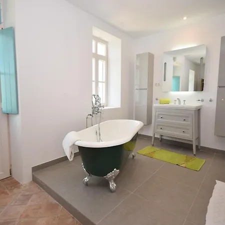 Elegant Loule Mansion With Pool Loulé