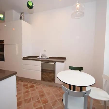 Elegant Mansion With Pool Prázdninový dům