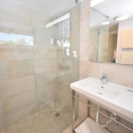 Elegant Mansion With Pool Dom wakacyjny *